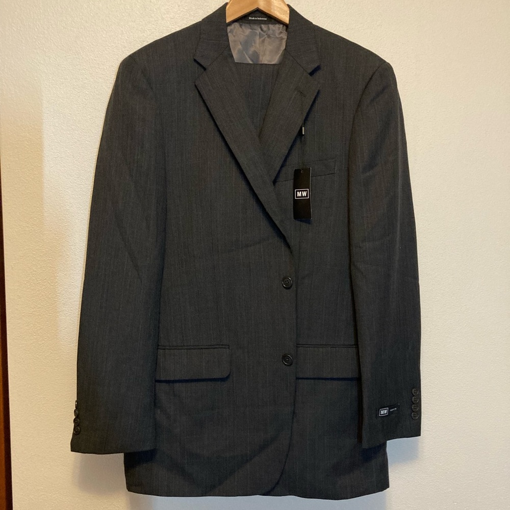 MEN’S WEARHOUSE Classic Fit Suit - Jacket 42 XL. Slacks - 36. Charcoal Gray